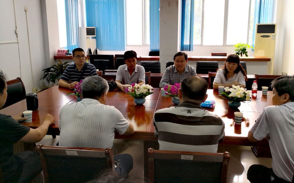 在南阳理工学院计算机与mk体育官网进行座谈交流